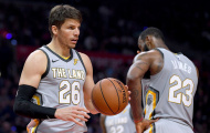 “Xạ thủ” Kyle Korver tiếp bước LeBron James chia tay 'Kỵ sĩ đoàn'