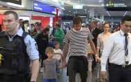Video Federer 'không cảm xúc' trong ngày rời Melbourne