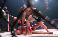 Video “Sa hoàng” Fedor Emelianenko gục ngã ở Bellator 214