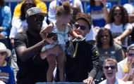 Stephen Curry hối hận vì khiến con gái trở nên nổi tiếng