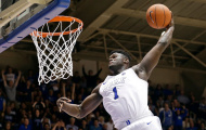 Zion Williamson suýt phá hỏng bảng rổ vì cú Alley Oop