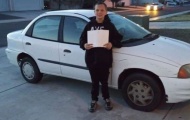 Cậu bé 13 tuổi tiết kiệm tiền mua ô tô tặng mẹ đi làm