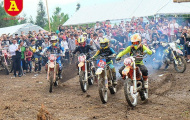 Kịch tính ‘Giải đua xe mô tô, ô tô địa hình’ tại Hà Giang chào lễ 30/4