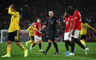 Người thay Wan-Bissaka mắc lỗi, Man Utd trả giá đắt trước Arsenal