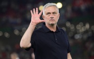 Bàn tay 5 ngón và biểu cảm 'mặt lạnh như tiền' của Mourinho