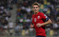 Tài năng 18 tuổi làm lu mờ Martin Odegaard