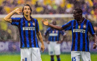 “Động chạm” Balotelli, Ibrahimovic nhận cái kết đắng