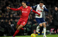 Van Dijk nổi giận: 'Trọng tài và VAR sai lầm'