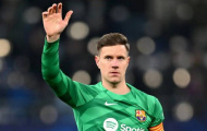 Ter Stegen bất mãn khi Barcelona dựng kế hoạch cho thủ môn trẻ Joan Garcia