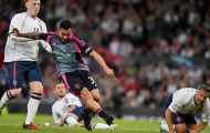 Fan Man Utd mỉa mai Carlos Tevez sau pha va chạm tại Soccer Aid