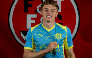 Ethan Ennis lập công ngay ngày đầu tiên tại Fleetwood Town