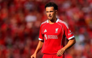 Curtis Jones “ăn mừng hụt” vì Salah bỏ lỡ cơ hội, fan MU tha hồ trêu chọc