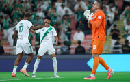 Ivan Toney bất lực nhìn Al Ahli chia điểm