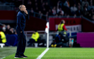 Ajax chấm dứt hợp đồng sớm với Heitinga sau chuỗi thành tích bết bát