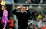 Pep Guardiola mất bình tĩnh sau trận thua Newcastle, Man City đối diện áp lực lớn