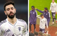 Bruno Fernandes chấn thương vẫn động viên sao trẻ MU sau trận thua Aston Villa
