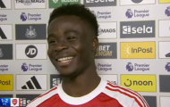 Saka “cạn lời” với VAR sau khi Arsenal thắng kịch tính Newcastle