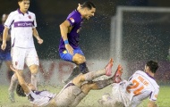 HLV Kewell gây chú ý với hành động nhân văn trong trận đấu với Becamex TP.HCM