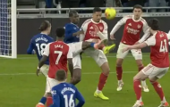 VAR gây tranh cãi kịch liệt, Arsenal nhọc nhằn hạ Everton