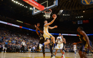Curry rực sáng với 46 điểm, Warriors trở lại mạch thắng