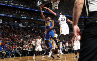 Curry thăng hoa, Warriors thắng kịch tính Pelicans