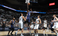 Thắng dễ Pelicans, Spurs bám sát ngôi đầu của Warriors