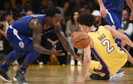 Patrick Beverley khiến Lonzo Ball có ngày ra mắt khốn khổ tại NBA