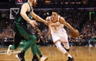 Devin Booker khiến Kyrie Irving và đồng đội toát mồ hôi trong hiệp cuối