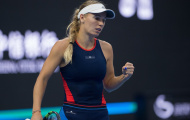 Tứ kết đơn nữ China Open: Wozniacki thắng dễ, Osaka ngược dòng đả bại tay vợt chủ nhà