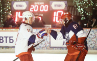 Tổng thống Putin ghi bàn trong trận đấu hockey tại Moscow