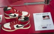 Đôi giày từng được Michael Jordan đi lập kỷ lục đấu giá mới
