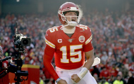 Ngôi sao bóng bầu dục nhận lương nửa tỷ USD trong 10 năm