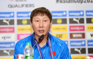 HLV Kim Sang-sik gửi lời xin lỗi sau trận thua đậm của ĐT Việt Nam trước Malaysia