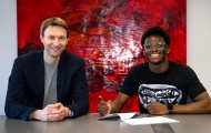 Leverkusen xác nhận chiêu mộ thần đồng phòng ngự Axel Tape từ PSG