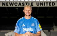 Ramsdale chính thức gia nhập Newcastle, hứa hẹn nâng tầm Chích Chòe mùa giải này
