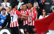 Sunderland kiên cường cầm hòa Aston Villa 1-1 dù thiếu người, Isidor tỏa sáng