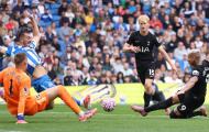 Tottenham lội ngược dòng kịch tính, cầm hòa Brighton 2-2 nhờ Richarlison và pha phản lưới nhà