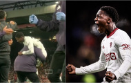Kobbie Mainoo và khoảnh khắc vỡ òa bên ngoài sân: Tinh thần Man United là đây!