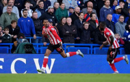 Chelsea bị Sunderland gỡ hòa từ... ném biên