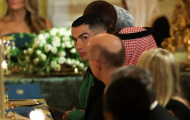 Chuyên gia 'bóc' ngôn ngữ cơ thể của Ronaldo khi dự tiệc tối cùng Donald Trump