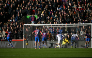 Mateta chạm bóng hai lần trên penalty: Luật mới IFAB cứu cánh cho Crystal Palace trước Man United