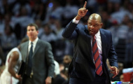 HLV Irate Roc Rivers nổi điên sau trận thua đầu tiên của Clippers