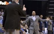 HLV Popovich động viên David Fizdale sau khi mất việc
