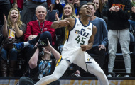 Tân binh Donovan Mitchell đánh bại kỷ lục của Griffin và Curry