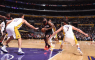 Kyle Kuzma: Không có bất kỳ phương án nào để ngăn chặn Harden