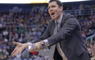HLV Luke Walton kêu gọi mọi người ngưng nói về LaVar Ball