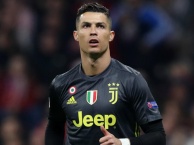 Ronaldo gặp khó tại Serie A vì một 'ông lão'