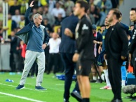 Nếm mùi thất bại, Mourinho có động thái gây bão ở Fenerbahce