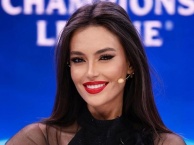 Mỹ nhân Champions League khoe dáng quyến rũ trong bộ đầm đen