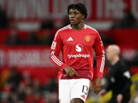 Patrick Dorgu gây sốc khi like bài viết chê bai chiến thuật của Ruben Amorim